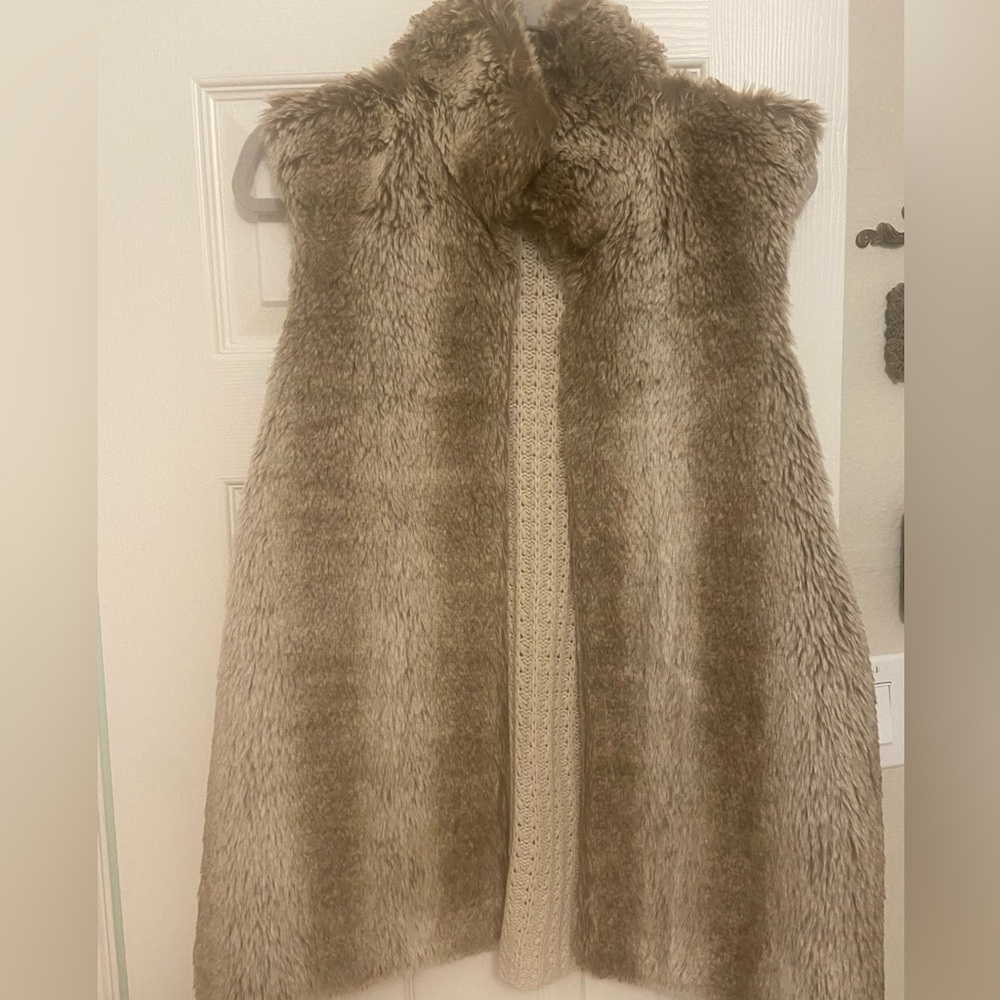 89th & Madison Cream Knit Vest
